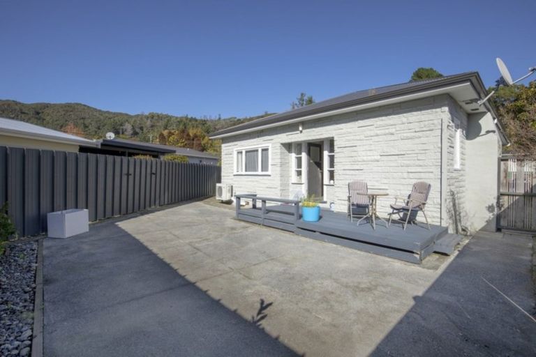 Photo of property in 33 Tawhai Street, Stokes Valley, Lower Hutt, 5019