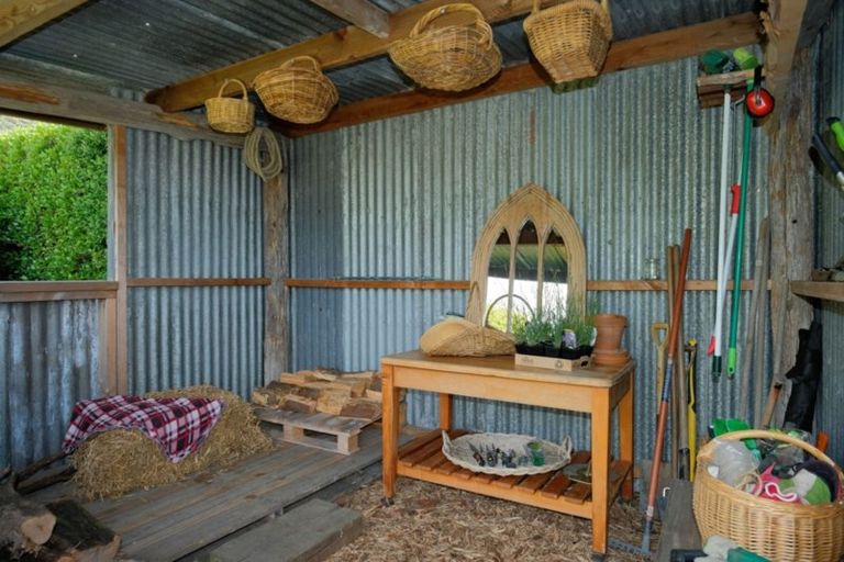 Photo of property in 1 Monowai Road, Ravensbourne, Dunedin, 9022