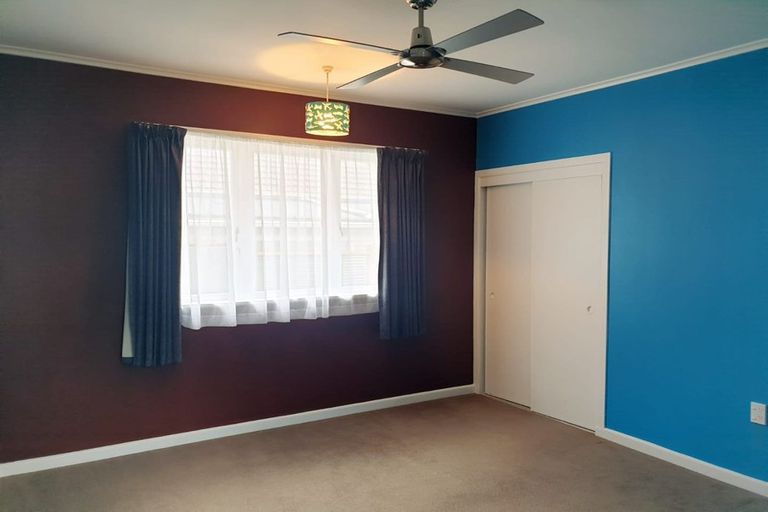 Photo of property in 6 River Road, Te Atatu Peninsula, Auckland, 0610