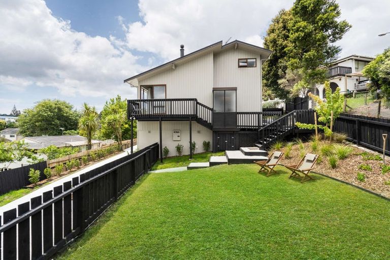 Photo of property in 1/4 Eugen Place, Bayview, Auckland, 0629