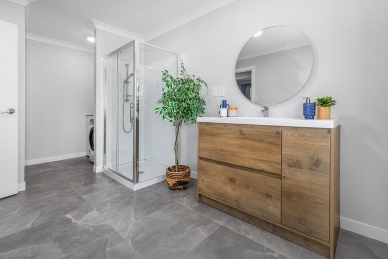 Photo of property in 461 Tararua Road, Levin, 5571