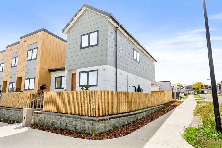 Photo of property in 35 Otuwairoa Esplanade, Opaheke, 2113