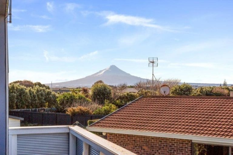 Photo of property in 1 County Drive, Hawera, 4610