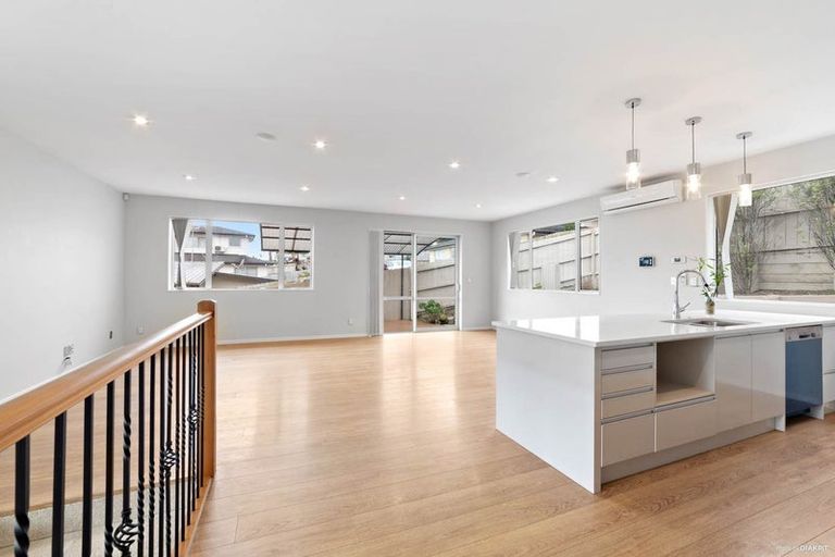 Photo of property in 71 Tamahere Drive, Glenfield, Auckland, 0629