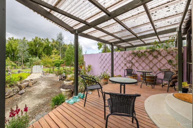 Photo of property in 92 Timaru Road, Waimate, 7924