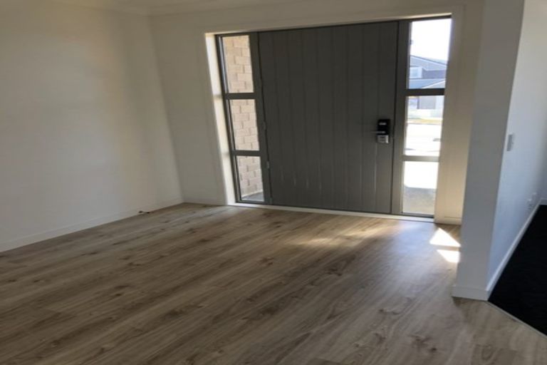 Photo of property in 15 Skipjack Pass, Silverdale, 0932