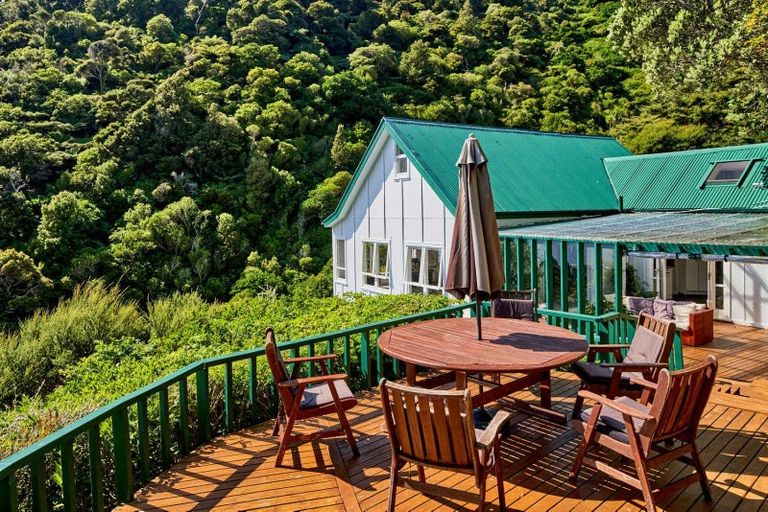 Photo of property in 55 Rona Street, Eastbourne, Lower Hutt, 5013