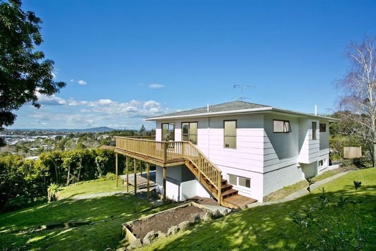 Photo of property in 603a Glenfield Road, Totara Vale, Auckland, 0629