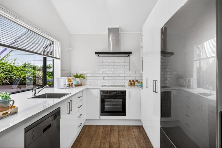 Photo of property in 32b Kiwi Esplanade, Mangere Bridge, Auckland, 2022