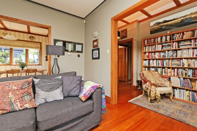 Photo of property in 10 Harvey Road, Bluff Hill, Napier, 4110