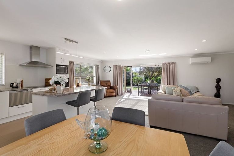 Photo of property in 51 Lakeside Drive, Orewa, 0931