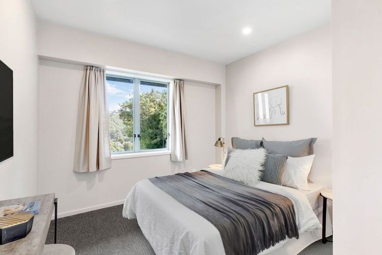 Photo of property in 2/93a Kelburn Parade, Kelburn, Wellington, 6012