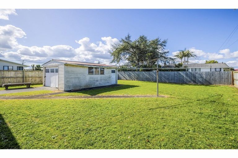 Photo of property in 27 Von Sturmer Street, Mangere East, Auckland, 2024