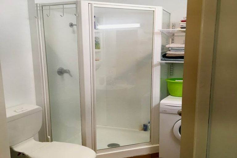 Photo of property in Terrace Tower Apartments, 9e/126 The Terrace, Wellington Central, Wellington, 6011