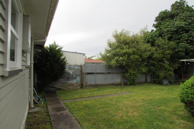 Photo of property in 14 Karaka Crescent, Levin, 5510