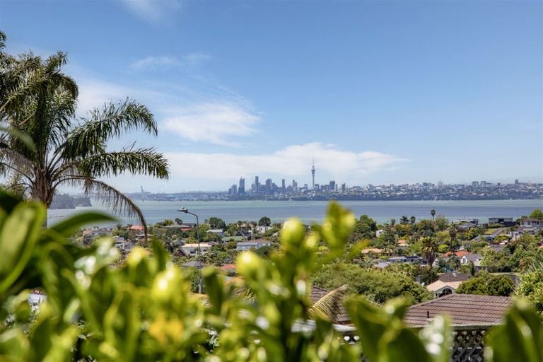 Photo of property in 20 Bernleigh Terrace, West Harbour, Auckland, 0618