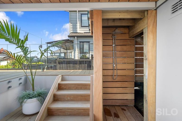 Photo of property in 35 Kikorangi Drive, Wainui, 0992