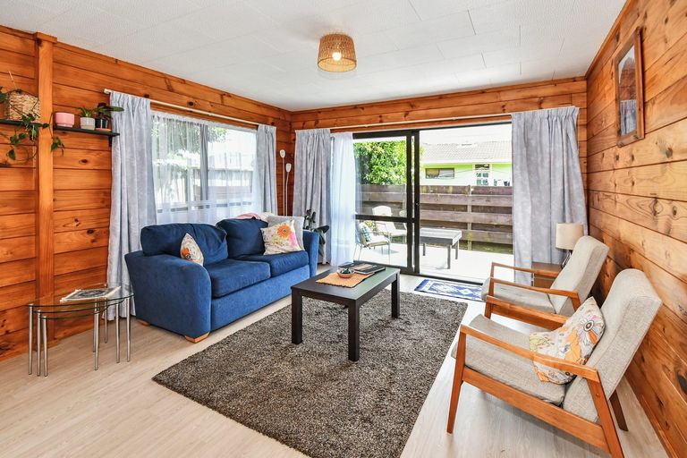 Photo of property in 2/29 Beach Road, Pahurehure, Papakura, 2113