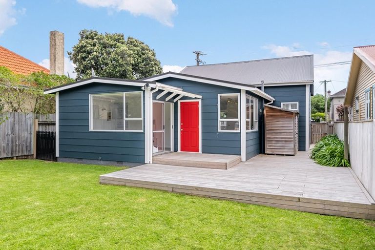 Photo of property in 25 Tuatoru Street, Eastbourne, Lower Hutt, 5013