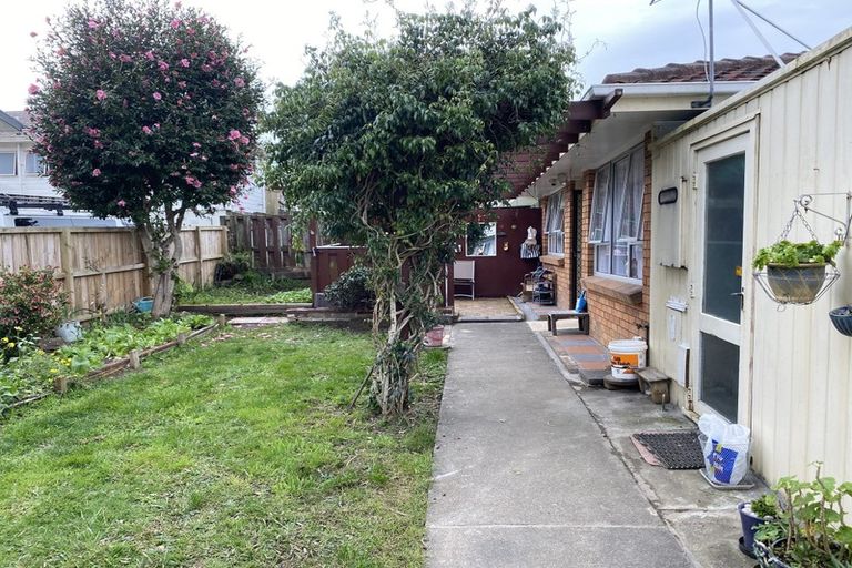 Photo of property in 1/22 La Perouse Street, Botany Downs, Auckland, 2010