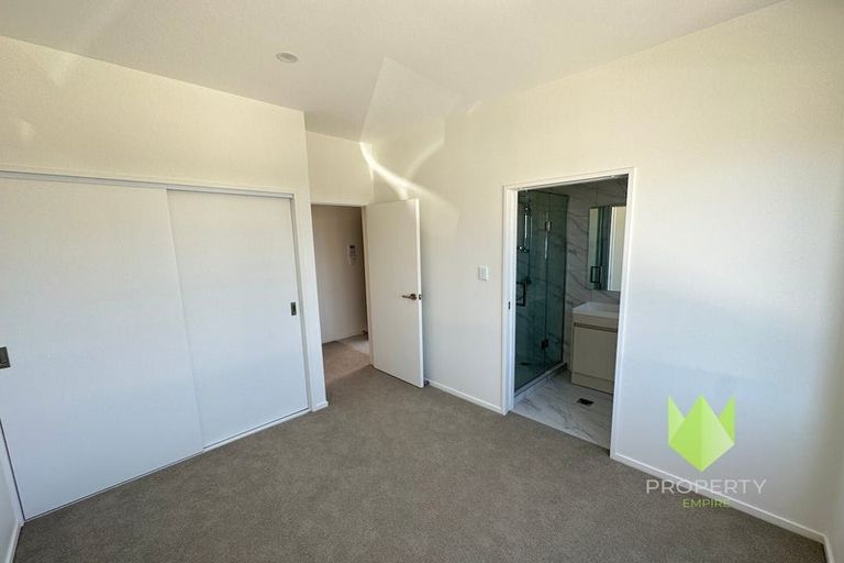 Photo of property in 20b Crestview Rise, Papakura, 2110