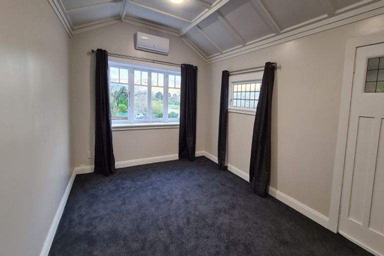 Photo of property in 261 Grounsell Crescent, Belmont, Lower Hutt, 5010