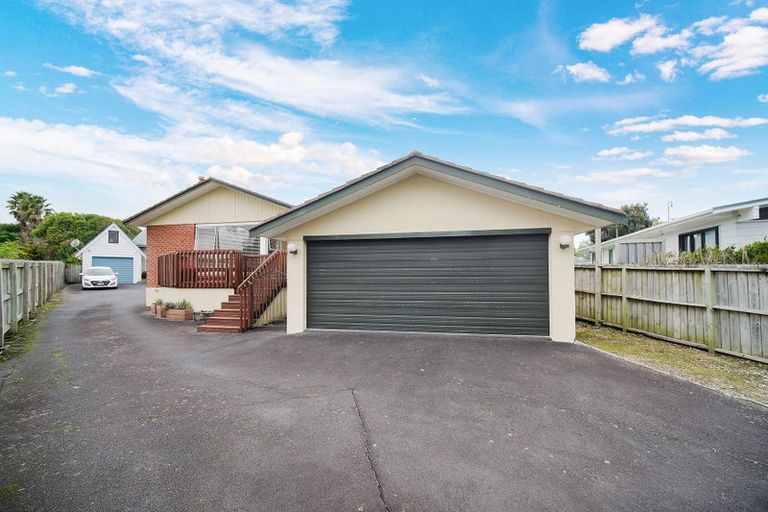Photo of property in 1/28 Fairdale Place, Birkdale, Auckland, 0626