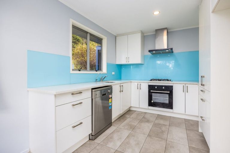 Photo of property in 38 Staincross Street, Green Bay, Auckland, 0604