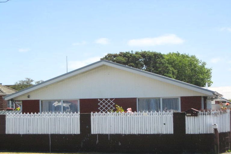 Photo of property in 2/187 Pages Road, Wainoni, Christchurch, 8061