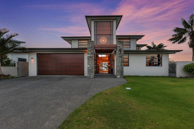 Photo of property in 12 Rauiri Drive, One Tree Point, 0118