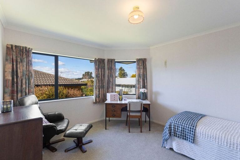 Photo of property in 2/16 Sandel Rise, Merrilands, New Plymouth, 4312