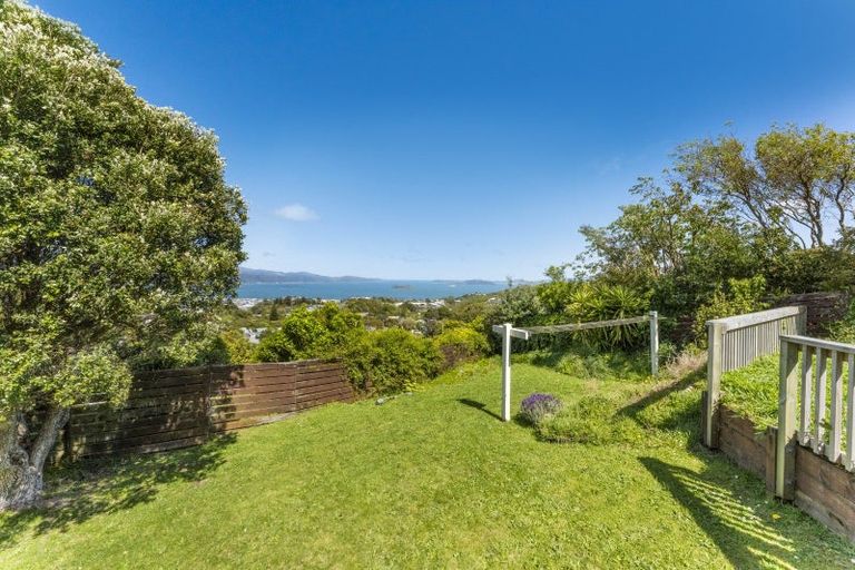 Photo of property in 29 Oakleigh Street, Maungaraki, Lower Hutt, 5010