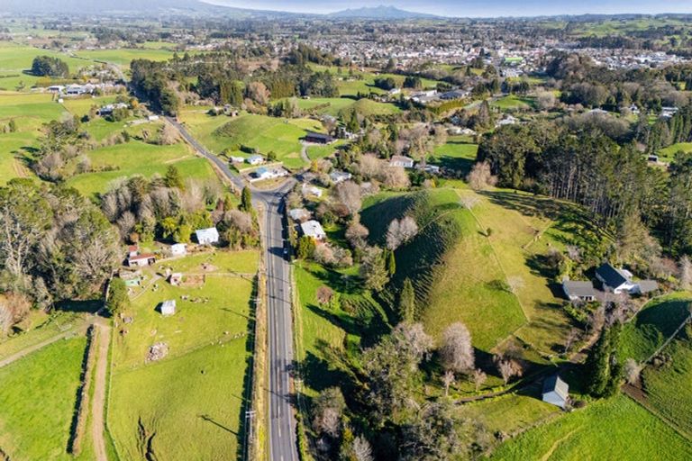 Photo of property in 71 Tarata Road, Inglewood, 4387