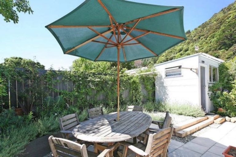 Photo of property in 8 Miro Street, Eastbourne, Lower Hutt, 5013