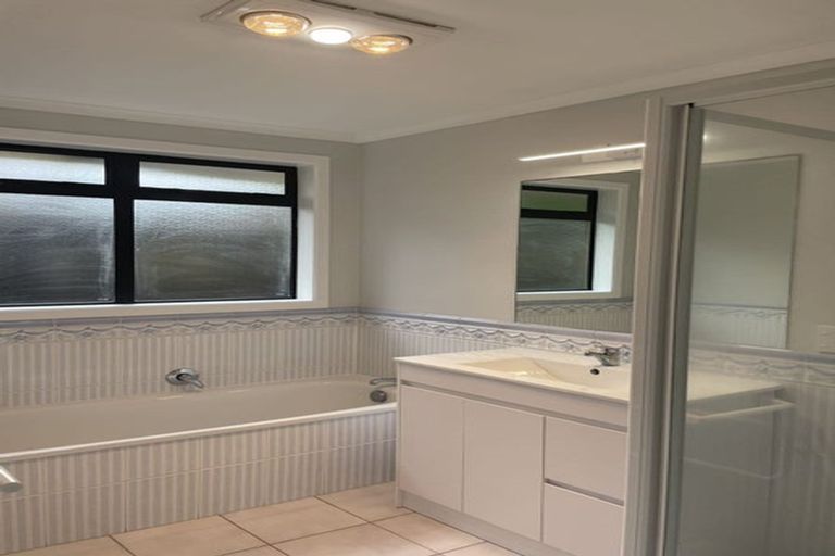 Photo of property in 24 Caltra Place, East Tamaki, Auckland, 2016