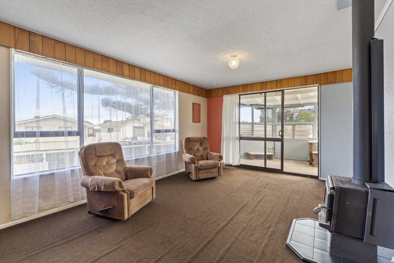 Photo of property in 15 Hewson Crescent, Otaki Beach, Otaki, 5512