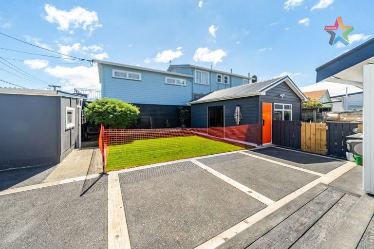 Photo of property in 6 Wha Street, Lyall Bay, Wellington, 6022