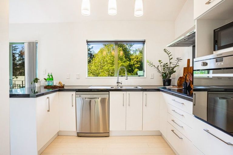 Photo of property in 3/179 Mokoia Road, Birkenhead, Auckland, 0626