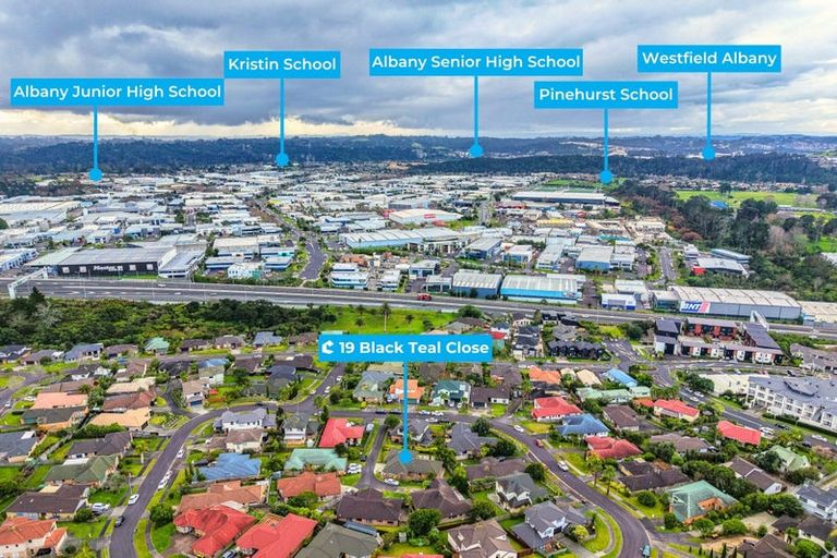 Photo of property in 19 Black Teal Close, Unsworth Heights, Auckland, 0632