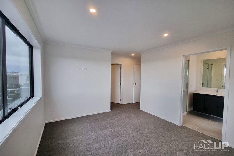 Photo of property in 2 Oma Hoiho Place, Westgate, Auckland, 0614