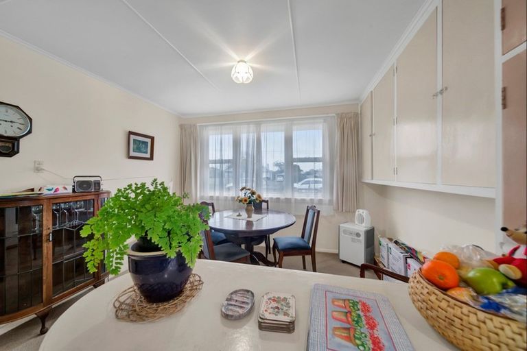 Photo of property in 49 Turuturu Road, Hawera, 4610