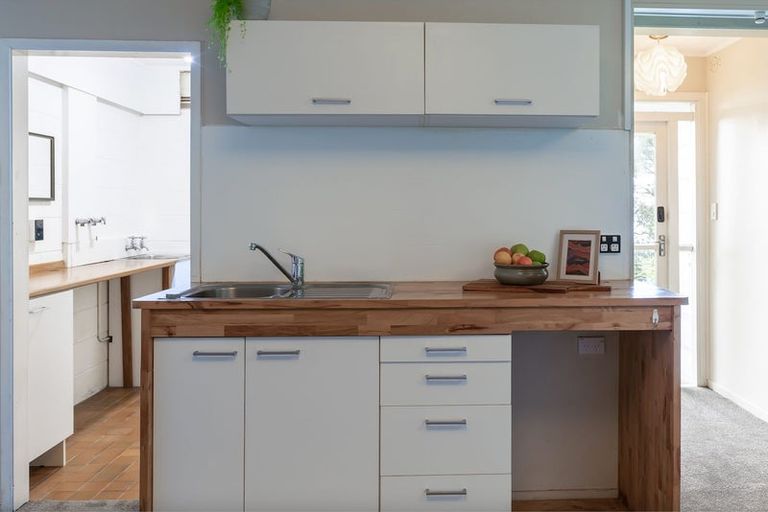 Photo of property in 57 Arapito Road, Titirangi, Auckland, 0604