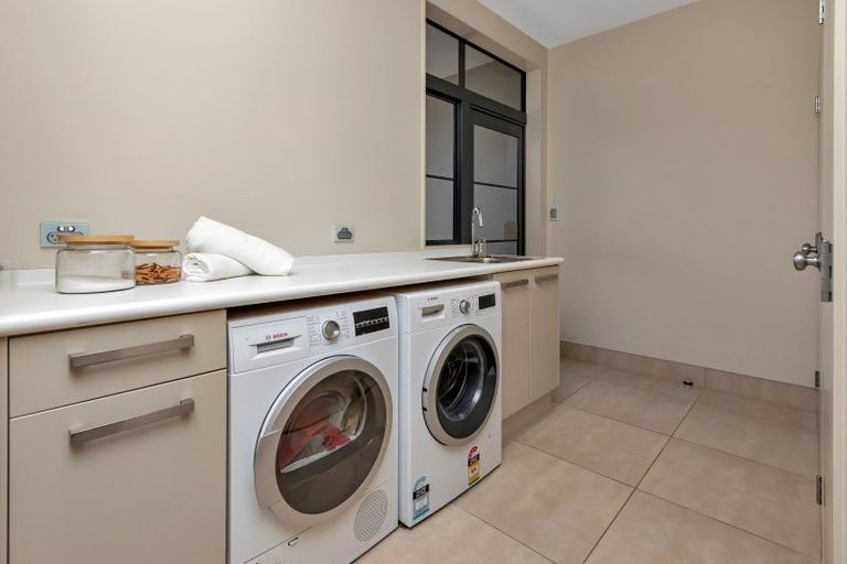 Photo of property in 12 Rauiri Drive, One Tree Point, 0118