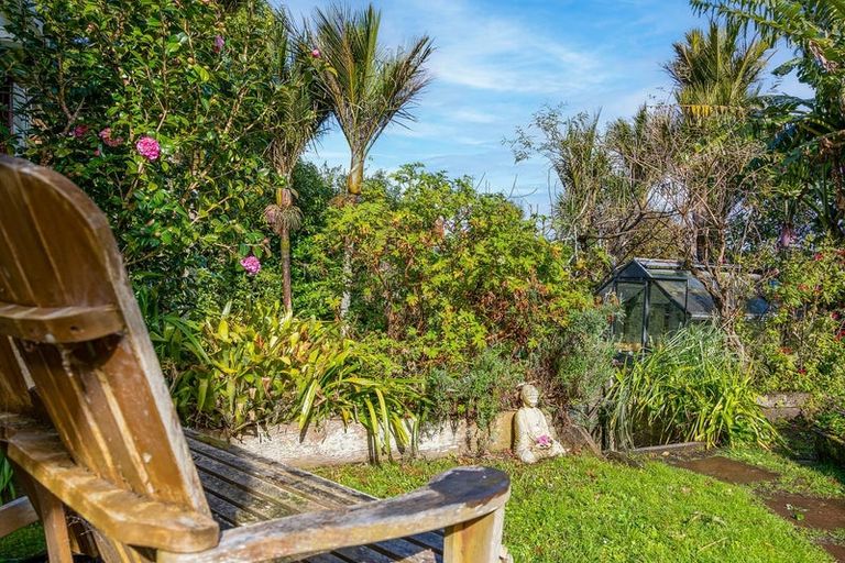 Photo of property in 2 Kauri Point Road, Laingholm, Auckland, 0604
