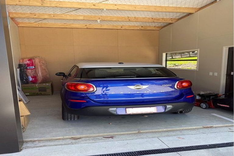 Photo of property in 44 Attwood Road, Paremoremo, Auckland, 0632