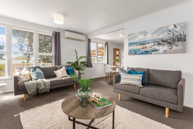 Photo of property in 32 Beauzami Crescent, Ascot Park, Porirua, 5024