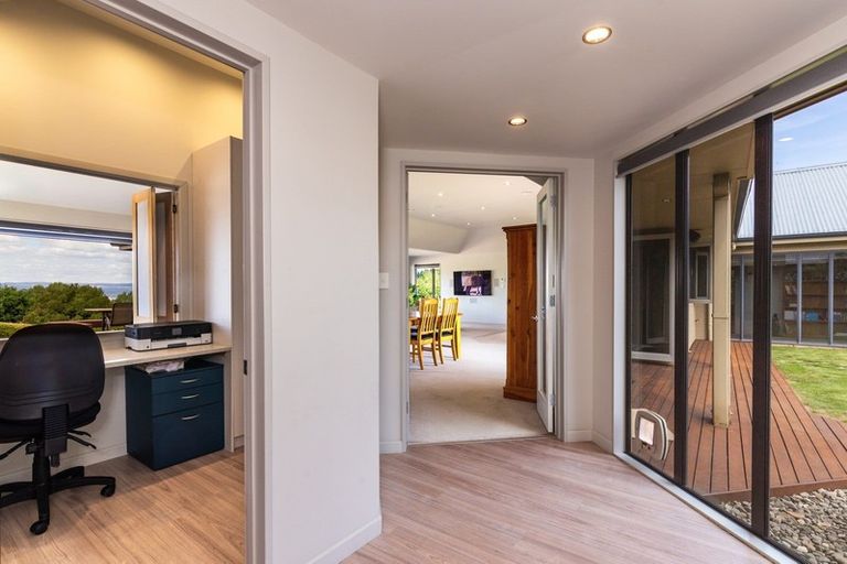 Photo of property in 400 Gillespie Place, Acacia Bay, Taupo, 3385