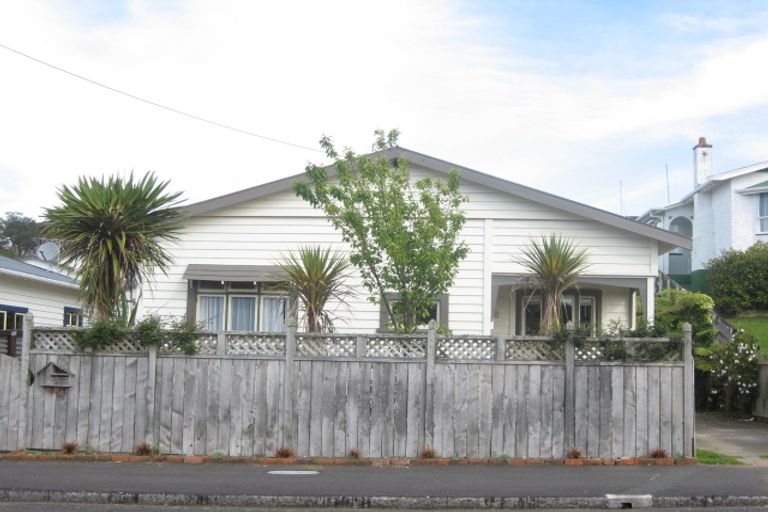 Photo of property in 37 Gaine Street, New Plymouth, 4310