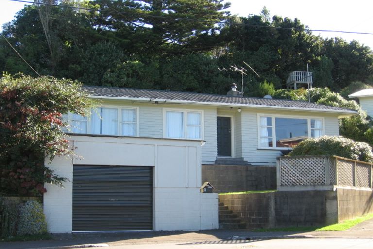 Photo of property in 35 Kahikatea Grove, Paparangi, Wellington, 6037