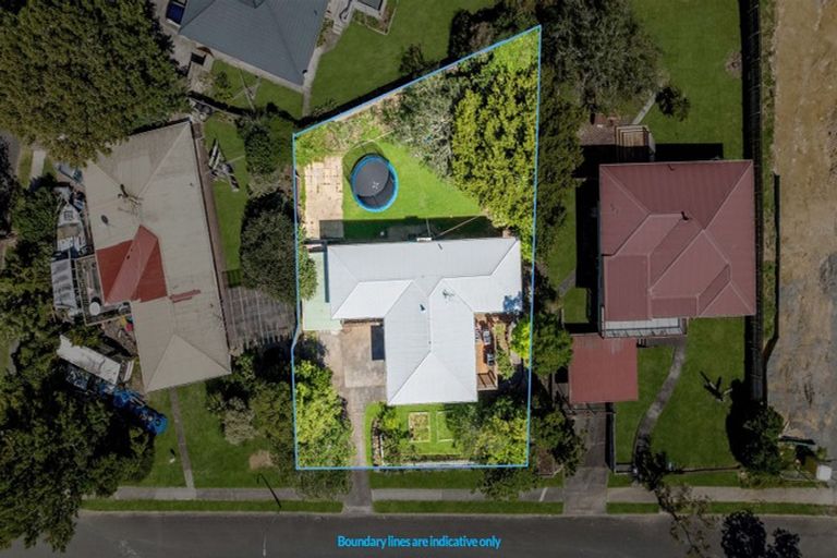 Photo of property in 3 La Trobe Street, Pakuranga Heights, Auckland, 2010